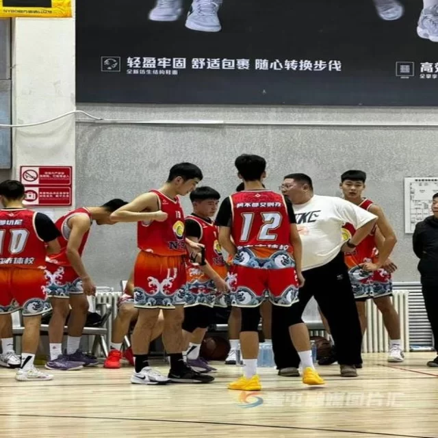 网球红土赛程观察：揭秘赛事背后的策略与趋势